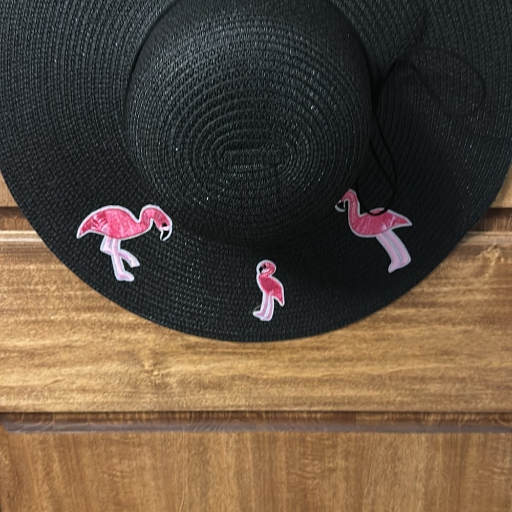Black Beach Hat with Pink Flamingos - Picture 3 of 4